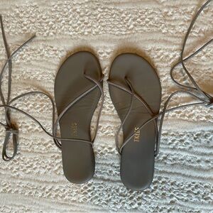 TKEES Roe Sandal in Fossil
